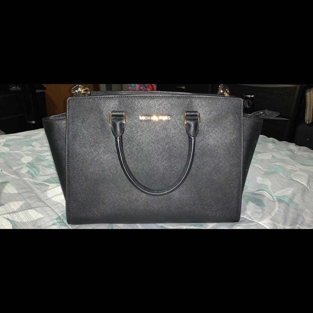 (SOLD) Michael kors selma bag